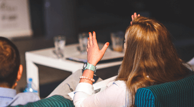 Cómo organizar un evento de empresa y atraer clientes potenciales